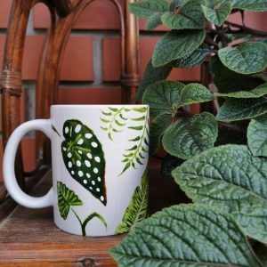 Kubek z motywem roślinnym